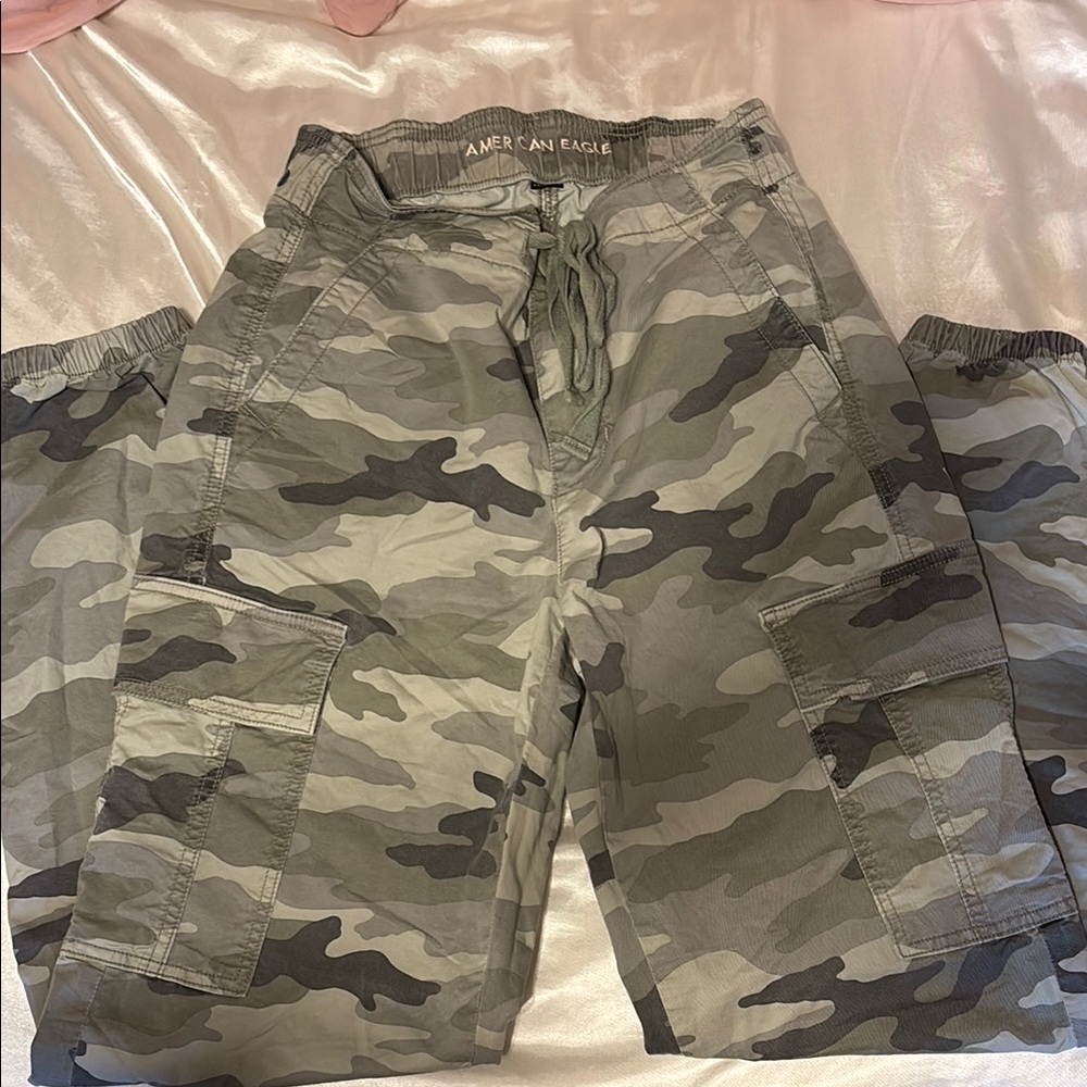 American Eagle Outfitters Camouflage Cargo Pants